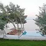 Luxury Ciovo Sleeps 17, Infinity Pool, Seafront * 트로기르