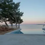 빌라 Luxury Ciovo Sleeps 17, Infinity Pool, Seafront 트로기르