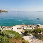 Luxury Ciovo Sleeps 17, Infinity Pool, Seafront 트로기르