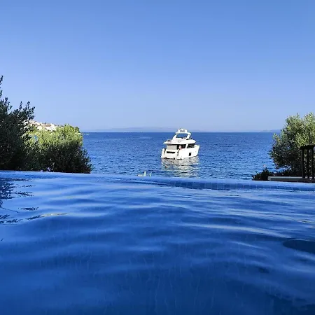فيلة Luxury Ciovo Sleeps 17, Infinity Pool, Seafront *