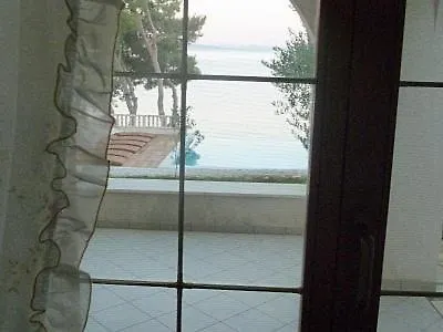 Seafront - With Heated Swimming Pool Вилла Трогир