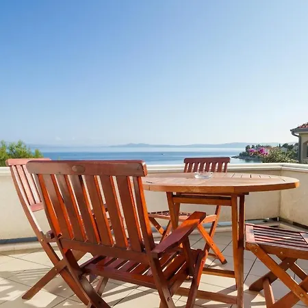 Luxury Ciovo Sleeps 17, Infinity Pool, Seafront וילה