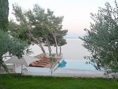 Luxury Ciovo Sleeps 17, Infinity Pool, Seafront * تروغير