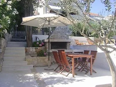 Luxury Ciovo Sleeps 17, Infinity Pool, Seafront * تروغير