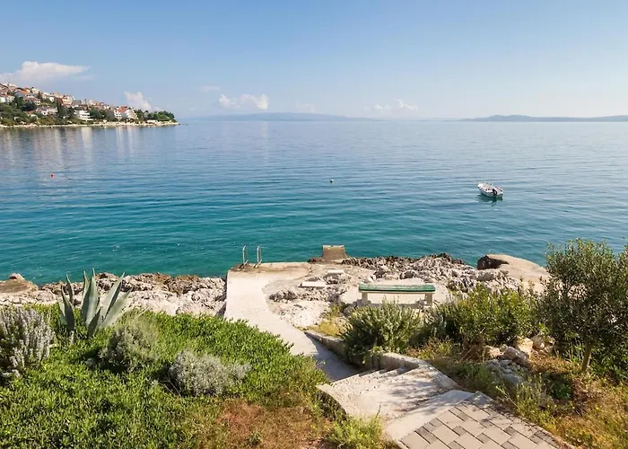 Luxury Ciovo Sleeps 17, Infinity Pool, Seafront تروغير