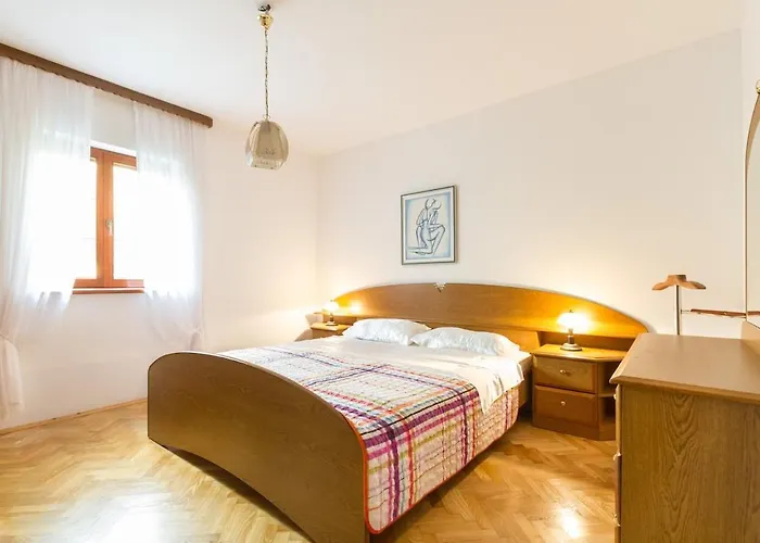 Luxury Ciovo Sleeps 17, Infinity Pool, Seafront * تروغير