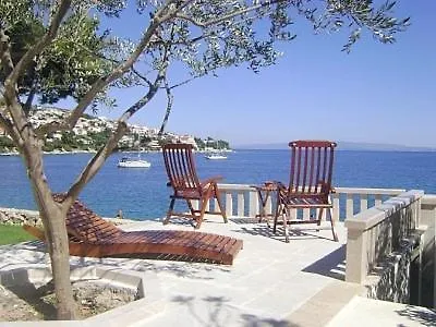 Luxury Villa Ciovo Sleeps 17, Infinity Pool, Seafront Vila *