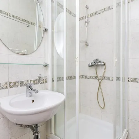 Luxury Villa Ciovo Sleeps 17, Infinity Pool, Seafront Vila