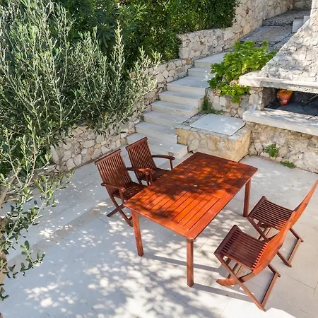 Luxury Villa Ciovo Sleeps 17, Infinity Pool, Seafront Vila *