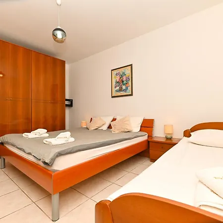Luxury Ciovo Sleeps 17, Infinity Pool, Seafront 别墅 特罗吉尔