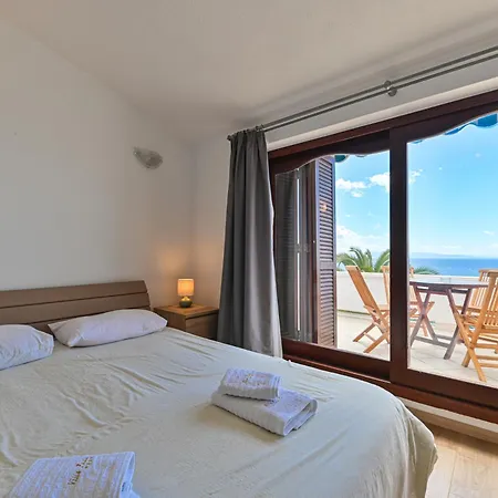 别墅 Luxury Ciovo Sleeps 17, Infinity Pool, Seafront 特罗吉尔