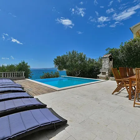 Luxury Ciovo Sleeps 17, Infinity Pool, Seafront 别墅