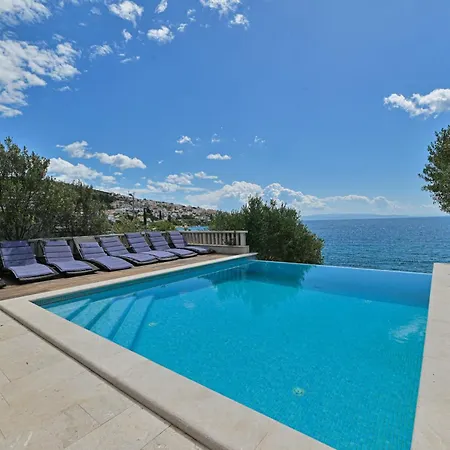 别墅 Luxury Ciovo Sleeps 17, Infinity Pool, Seafront *