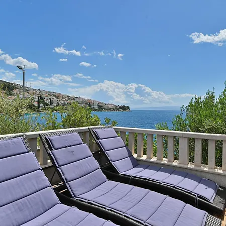 Luxury Ciovo Sleeps 17, Infinity Pool, Seafront * 特罗吉尔