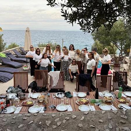 Luxury Ciovo Sleeps 17, Infinity Pool, Seafront Willa *