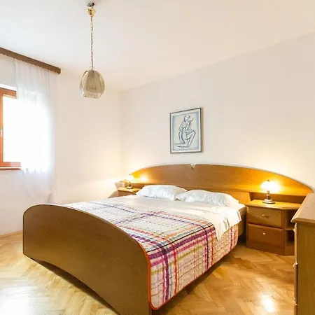 Luxury Ciovo Sleeps 17, Infinity Pool, Seafront * Trogir